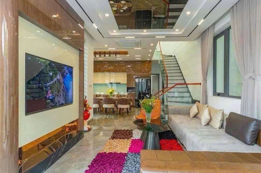 Cho thuê villa góc 2 mặt tiền trung tâm Hải Châu chỉ 60 triệu/tháng