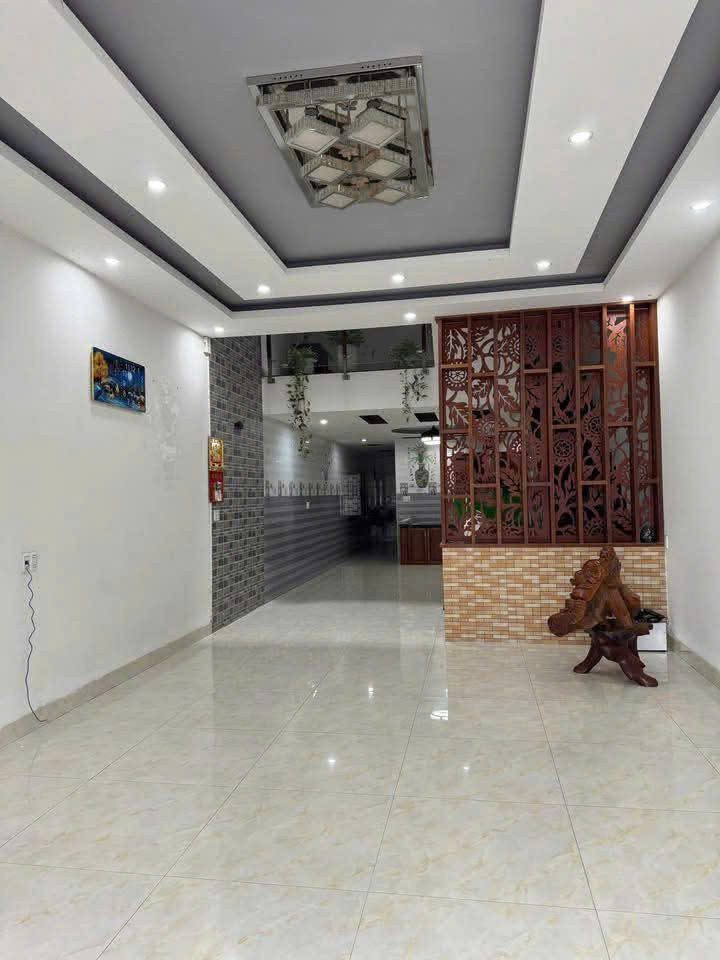 Cho thuê nhà nguyên căn mặt tiền đường 29/3, Hòa Xuân - Đà Nẵng
