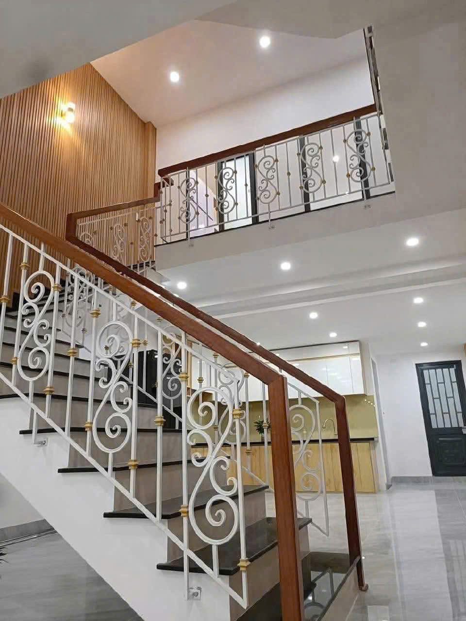 Hình 2
