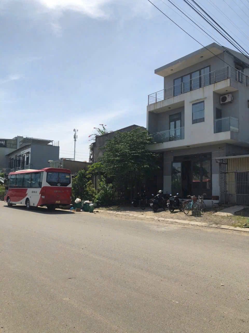 Cho thuê nhà 3 tầng mặt tiền Đinh Liệt, Hòa An, giá tốt