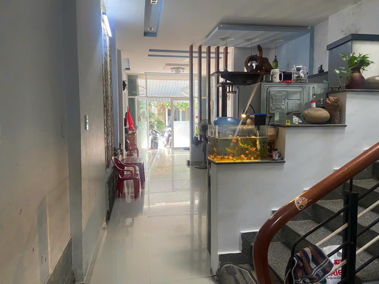 Cho thuê nhà 2 tầng đường Đỗ Quang, Thạc Gián, Đà Nẵng