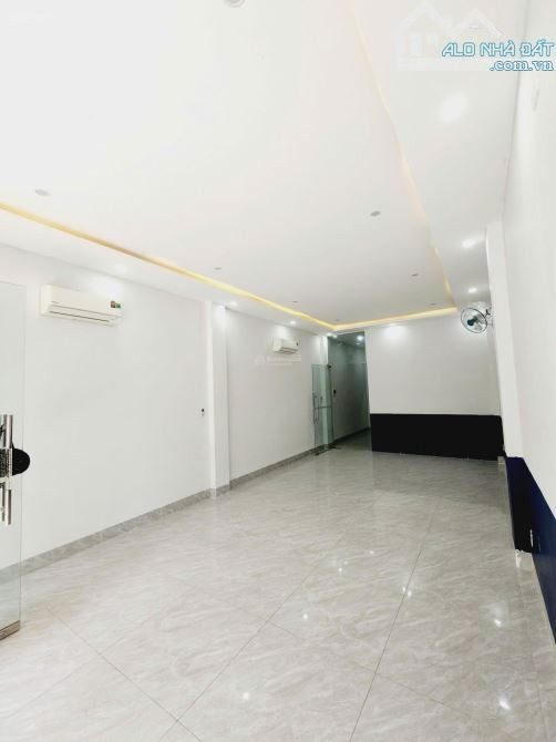 Cho thuê nhà 3 tầng MT Lê Đình Lý, gần Nguyễn Văn Linh
