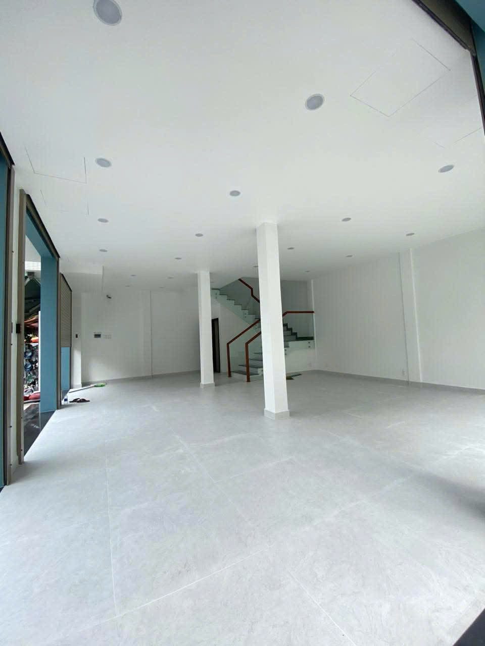 Cho thuê nhà lô góc Lương Ngọc Quyến, giá tốt, ưu đãi