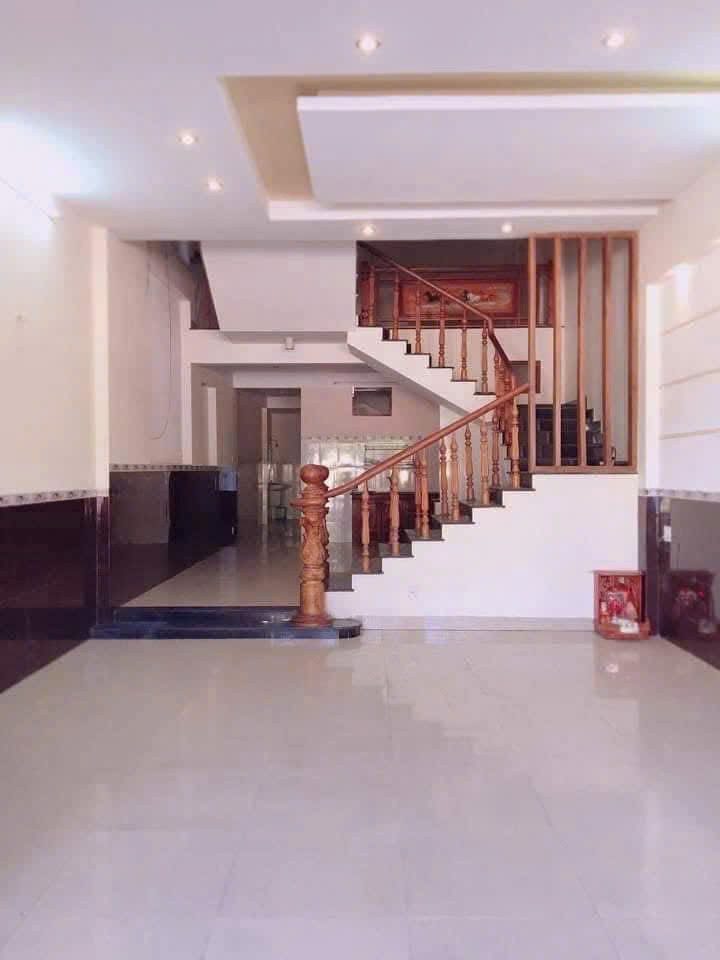 Cho thuê nhà 2,5 tầng mặt tiền Mai Hắc Đế, Sơn Trà - gần Cầu Rồng