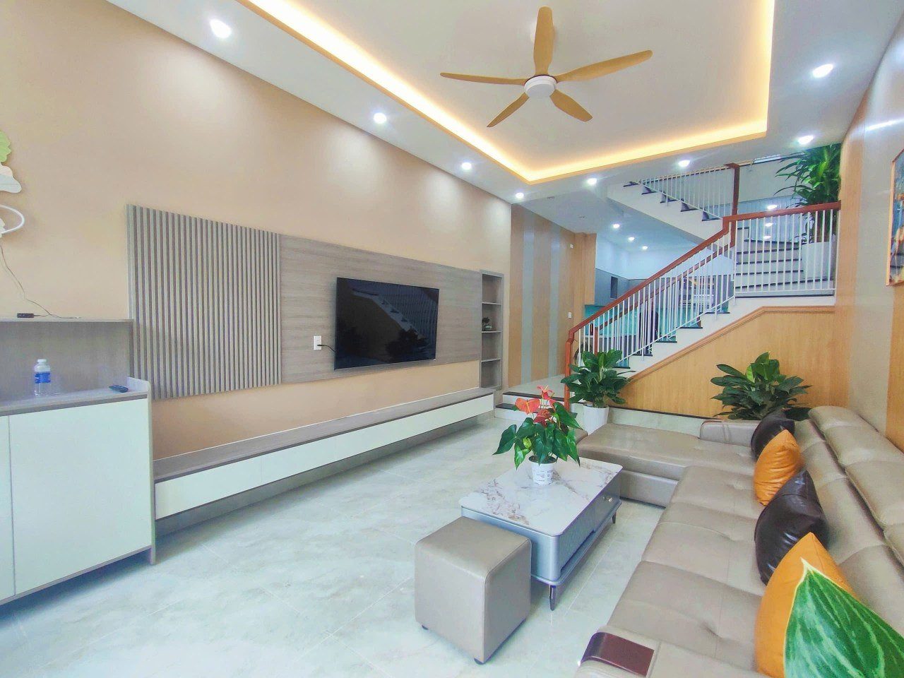Cho thuê nhà 2 tầng mặt tiền Mân Quang - Sơn Trà, Đà Nẵng