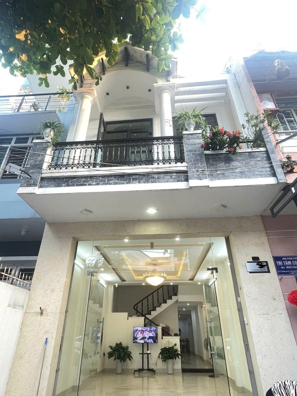 Cho thuê nhà 2 tầng mặt tiền Ỷ Lan Nguyên Phi, Hải Châu chỉ 18 triệu/tháng