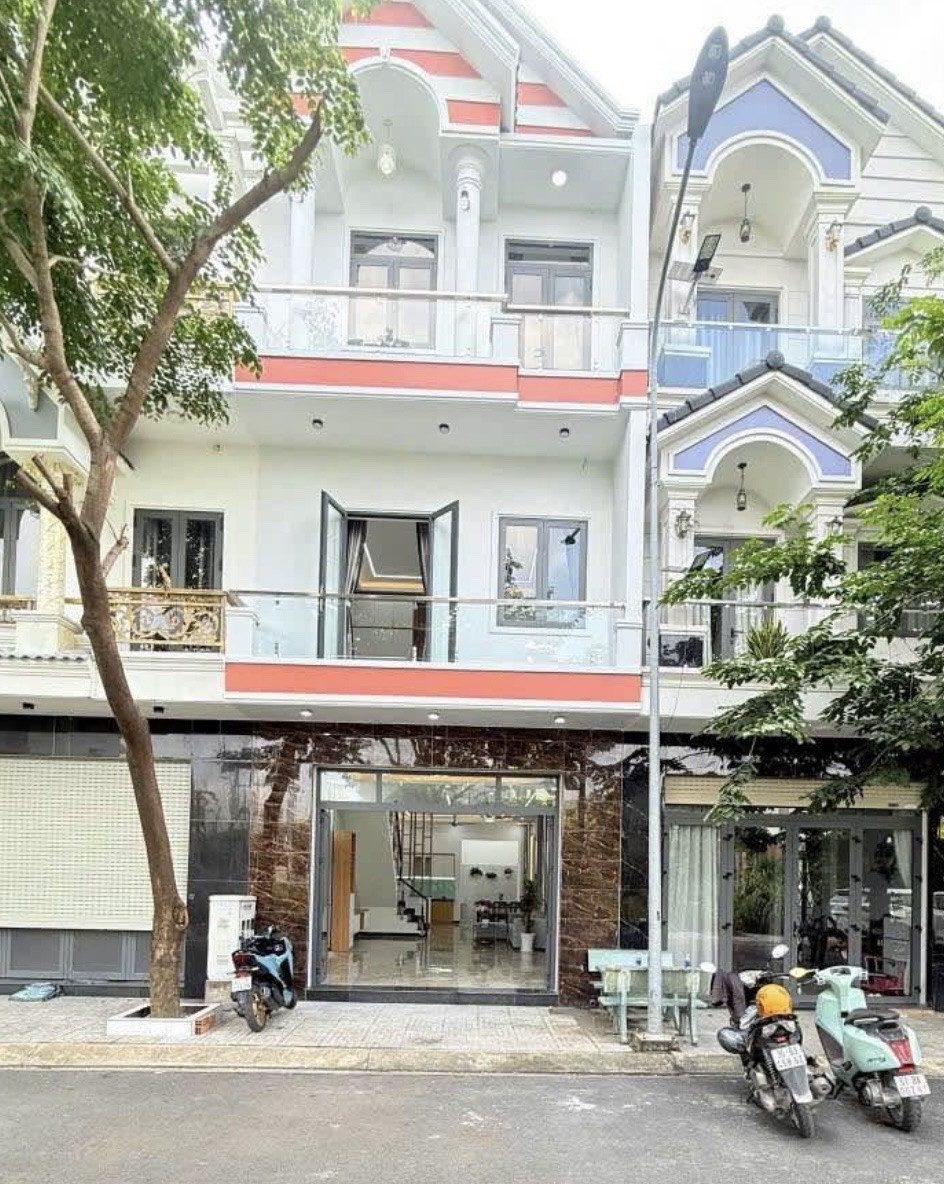 Nhà đẹp mặt tiền/hẻm xe hơi 4.15 tỷ/90m² tại Gò Vấp, sổ đỏ sang tên