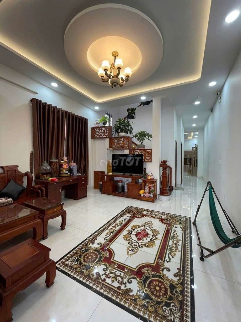 Biệt thự cho thuê Định Hòa với 7 phòng ngủ sang trọng
