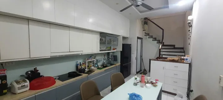 Bán nhà Nguyên Hồng (Đống Đa) 48m, 4 tầng, mt 3.8m, giá 21.9 tỷ