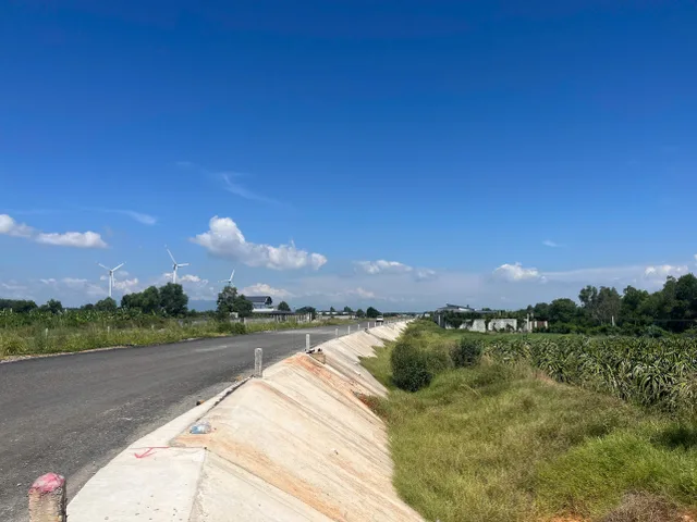 Bán lô đất nhỏ gần hồ Cẩm Hang - 3000m2 giá 2,2 tỷ. LH: 0974090487