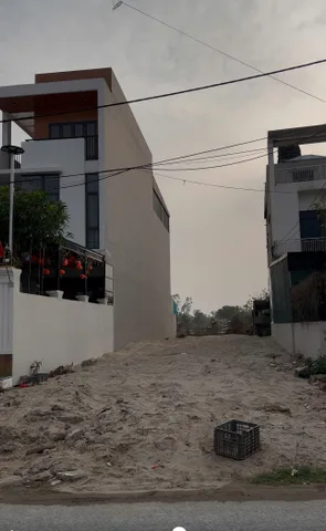 Mặt đường 200 đất thị trấn, 280m2 chỉ 4,5 tỷ