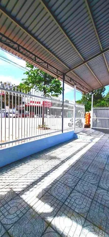 Bán lô đất đẹp gần ngã 4 cây me. Có nhà cấp 4 mới đẹp và đất trống