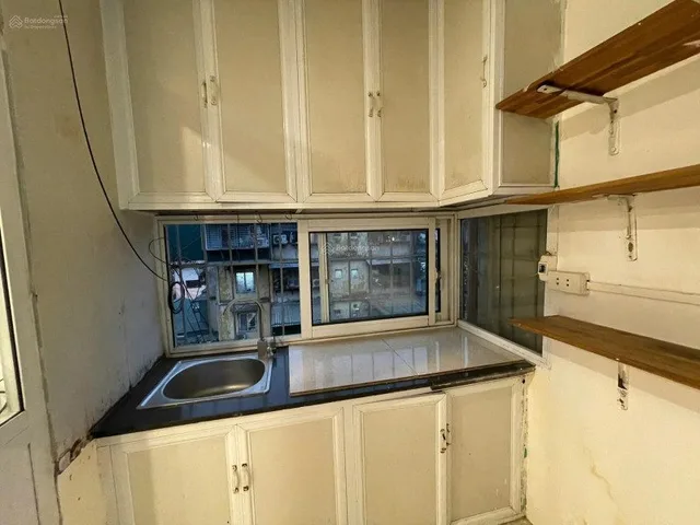 bán căn hộ tại khu tập thể Nghĩa Tân, đã có sổ đỏ 60m² 2pn pk,1vs Giá bán 3 tỷ 180tr
