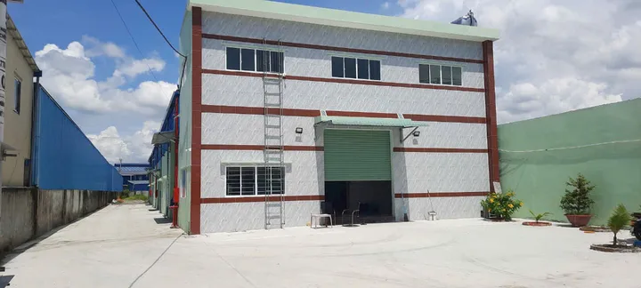 Nhà xưởng dt 7900m2 mt ĐT 830 , xã Lương Hòa,Bến Lức, Long An giá 58 tỷ giảm còn 50 tỷ