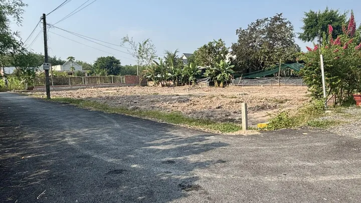 chính chủ bán 20m ngang mặt tiền đường tỉnh lộ 2 giao tỉnh lộ 7 sổ hồng riêng