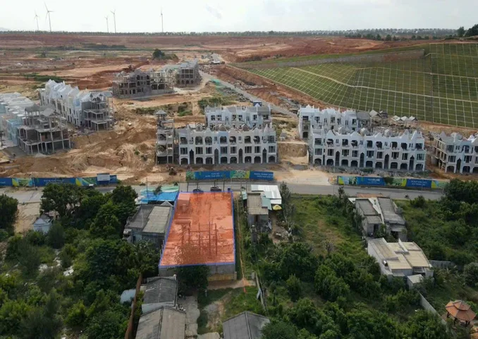 Bán nhanh 850m2 đối diện shophouse Nova
LH 0982482666