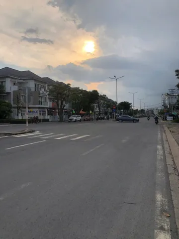 Hạ giá 2 tỷ bán Shophouse 3 lầu 100m2 mặt tiền Liên Phường KDC Merita cực kỳ cao cấp