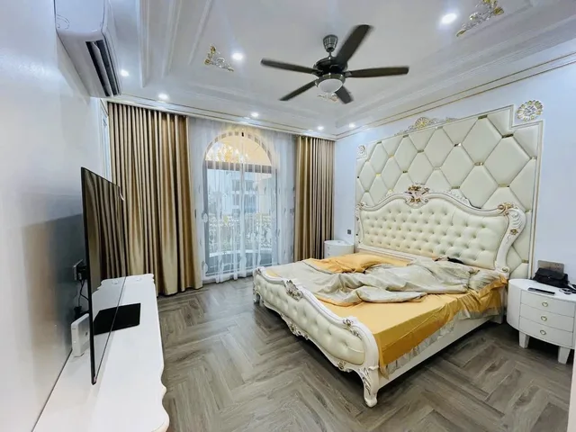 Bán nhà Mặt phố Ngô Gia Tự (Long Biên) 91.4m, 7 tầng, mt 4m, giá 30 tỷ