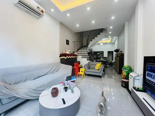 Nhà Đẹp! Lạc Long Quân,Oto đỗ cửa,DT: 58m2 x 4Tầng,MT; 4m,Giá: 15.5 tỷ Cầu Giấy