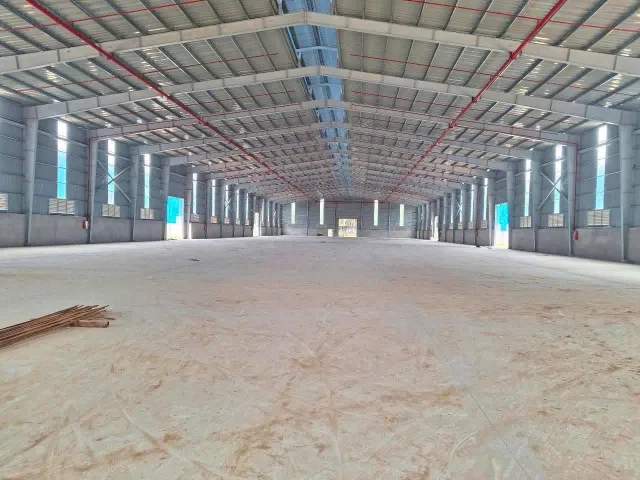 Cho Thuê Nhà Xưởng Tân Uyên Bình Dương + Tổng Diện Tích Khuôn Viên: 12500m2 + Diện Tích Nhà Xưởng : 7120m2 (Gồm 2 phân xưởng: 4690m2 + 2430m2) Văn phòng ngoài xưởng: 100m2 + PCCC Tự Động Nghiệm Thu + Giấy tờ pháp lý đầy đủ hoàn công + Đường xe Container -