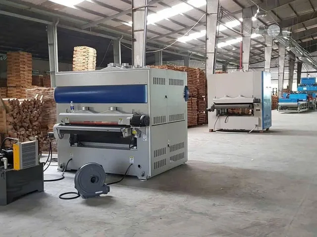 Cho Thuê xưởng Ở Bắc Tân Uyên Bình Dương  Tổng Diện Tích Đất 16.000m2  Diện Tích Nhà Xưởng 8.000m2  Văn Phòng Ngoài Xưởng 450m2  Pccc Tự Động Có thẩm duyệt . 2 Bình Điện Hạ bình: 560kva  Giấy Tờ pháp lý đầy đủ  Sân Bãi Đậu Xe container thoải mãi đường xe
