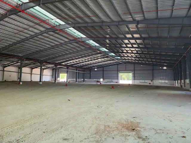Cho Thuê Nhà Xưởng tại Tân Uyên Bình Dương  Tổng diện tích đất : 6.000m2 Diện tích xưởng : 4.500m2