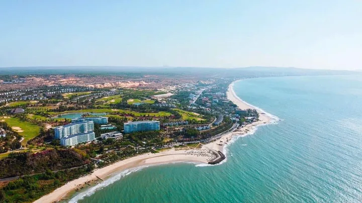 Bán 26638m2 đường nhựa gần nhà điều hành sân bay, giá tố 37tỷ lvcc 0982482666