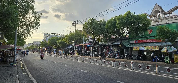 Nhà mặt tiền Lê Văn Quới 3 Tầng giá 13.5 tỷ Phường Bình Trị Đông , Bình Tân.