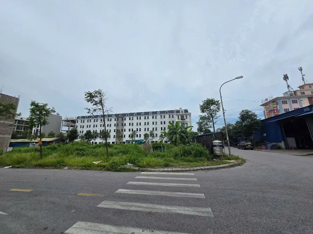Bán 104m2 đất lô góc nhìn vườn hoa. Làn 3 qlo 1A khu 4.6ha lim. Tiên du bắc ninh