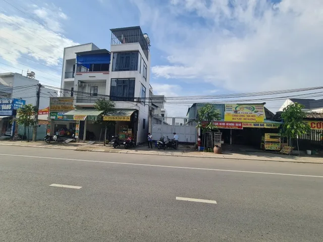 ✅️ Diện tích 1539,3 m2 có 300m2 thổ cư. Chủ đang xin giấy phép xin thêm 250m2.
