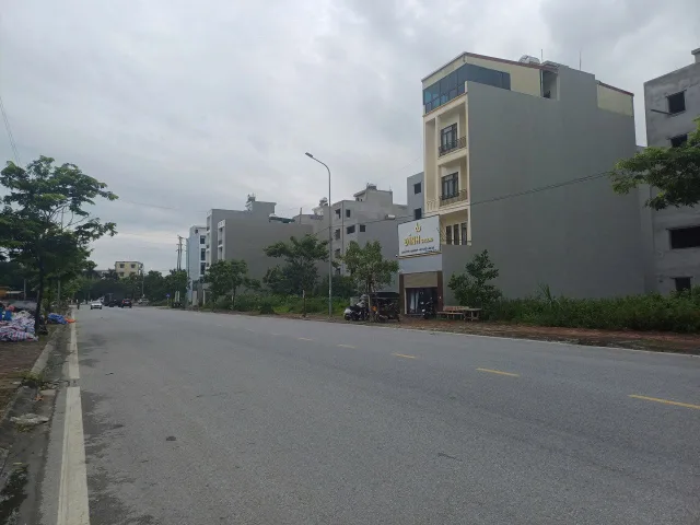 Bán 2 lô liền nhau đất khắc niệm 1 dãy L4 đường 27m. Diện tích 200m mặt tiền 10m hướng tây bắc. Phường hạp lĩnh tỉnh bắc ninh