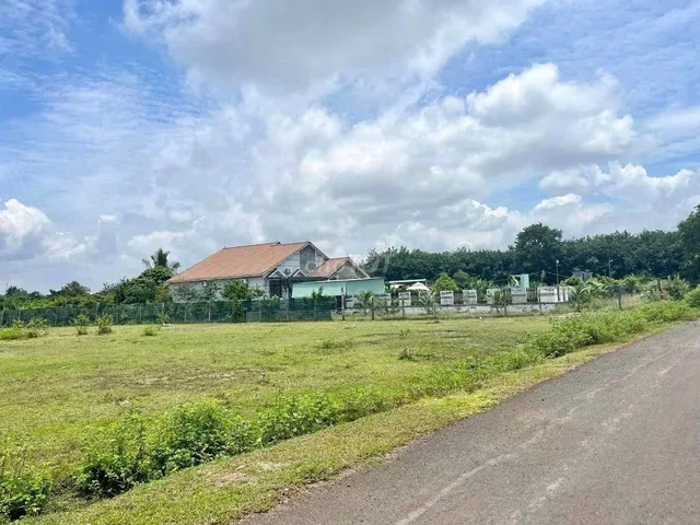 KẸT TIỀN QUÁ BÁN GẤP 3010M2 ĐẤT SHR, MT ĐƯỜNG RỘNG SÁT KCN, NHÀ MÁY ĐANG HOẠT ĐỘNG CÓ CHỢ, TRƯỜNG HỌC. GIÁ 190TR
