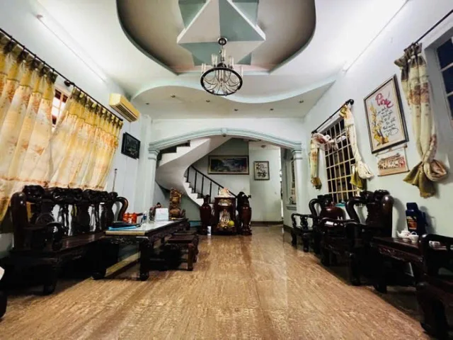 ⭐️ Giảm sốc 1.2 tỷ! Nhà MT 3 tầng 200m2, Nở hậu – Dương Công Khi HM