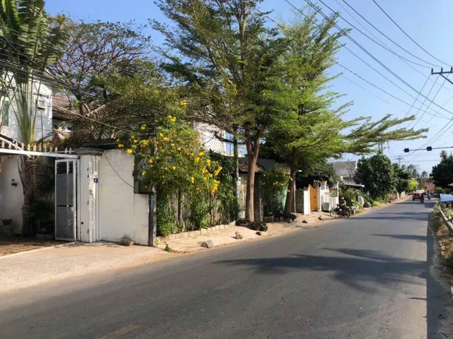 Bán đất mặt tiền đường Hồ Quang Cảnh. LH: 0974090487