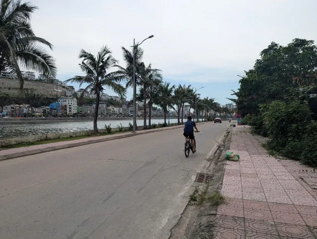 BÁN LÔ ĐẤT ĐẸP XÂY KHÁCH SẠN MẶT ĐƯỜNG HÙNG THẮNG VIEW HỒ DỰA NÚI VỊ TRÍ ĐẮC ĐỊA