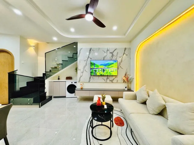 ⭐️ Nhà mới 2 tầng Full nội thất 27m2 – Thích Quản Đức PN