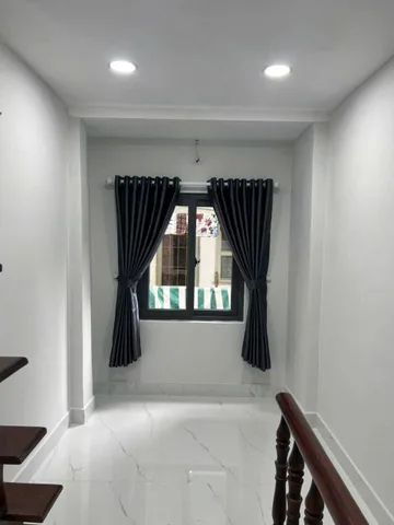 Nhà Nở hậu 3 tầng Đường 3m 8.5m2 – CMT8 Quận 3