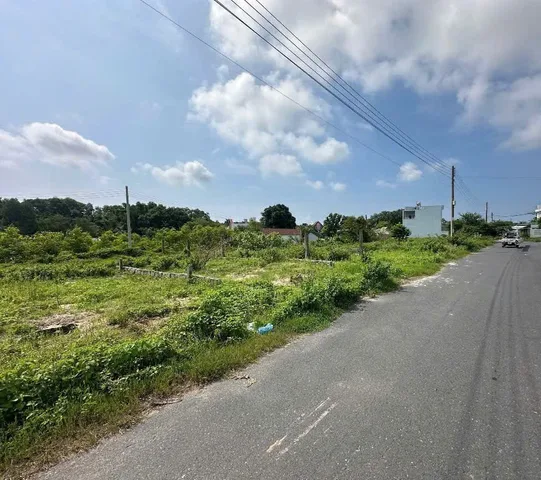 Bán đất 14543m² có sẵn 360m² thổ cư ngang 105m giá 20 tỷ tại Xã Sông Lũy