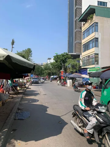 BÁN GẤP NHÀ MẶT ĐƯỜNG VŨ TÔNG PHAN. 70M2 XÂY 3 TẦNG. LÔ GÓC.