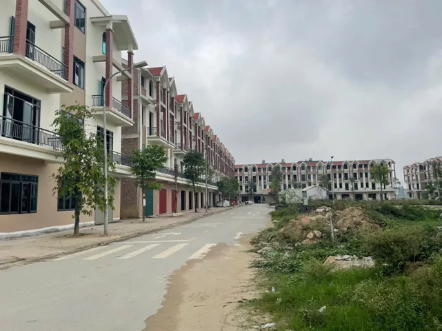 Bán căn góc xây thô 3.5 tầng. Dãy LK8. Diện tích đất 98.3m. Mặt đê. Dự án vạn phúc vạn an. Phường kinh bắc bắc ninh