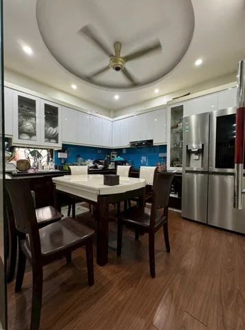 Bán nhà Ngọc Lâm 40m² ngang 4m giá 15.9 tỷ Phường Bồ Đề (LH: Zalo 0862299066)
