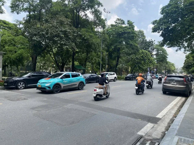 BÁN NHÀ MẶT PHỐ THANH NHÀN. 62M2 - 5 TẦNG. VỈA HÈ RỘNG. KINH DOANH ĐỈNH.