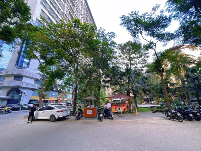 BÁN TÒA NHÀ ĐƯỜNG LÊ VĂN LƯƠNG. 120M2 - 7 TẦNG. THANG MÁY. LÔ GÓC. KINH DOANH.
