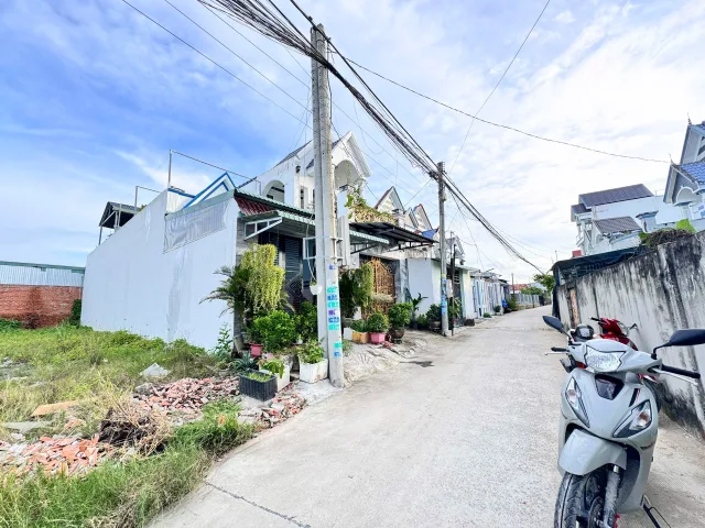 Bán nhà 98.9m² ngang 4m giá 2.35 tỷ Xã Đức Hòa