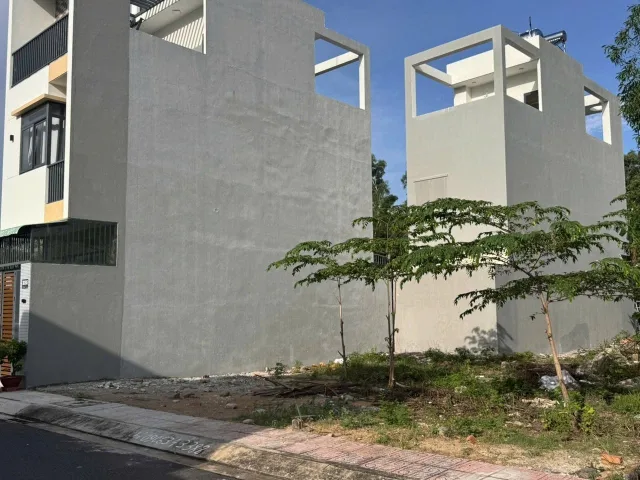 Đất nền 51m² full thổ vuông vức có vỉa hè gần Đại học Luật (Long Phước)
