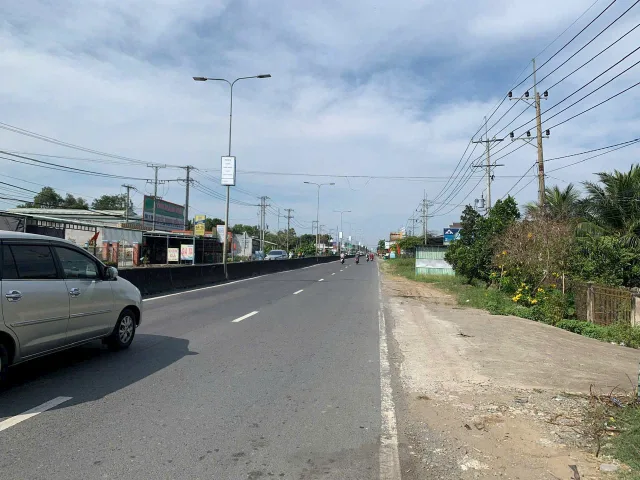 3273m2 đất mặt tiền ĐT 824 xã Lương Hòa, Bến Lức, Long An giá 35 tỷ