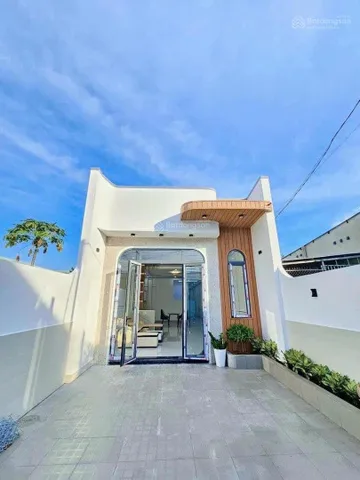 Nhà cần bán gấp - bán rẻ nhà mới xây