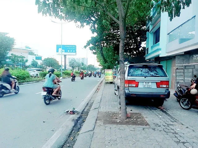 Bán nhà mặt tiền đường rộng 12m kinh doanh bb. nhà 1 trệt 3 lầu