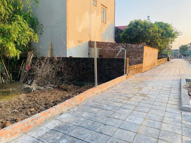 Bán 46m2 đất bìa Làng Đường Yên giá chỉ 3,x tỷ mặt đường lớn đẹp