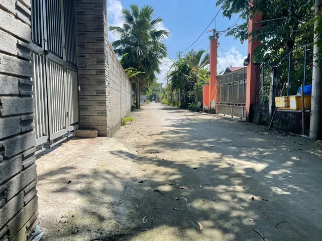 Bán căn nhà Viêw sông có 200m thổ cư 
Hẻm 198 . Đường long phước